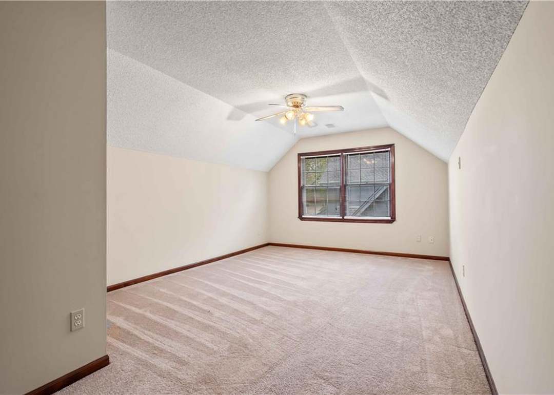 1322 E 153rd Terrace — photo 33