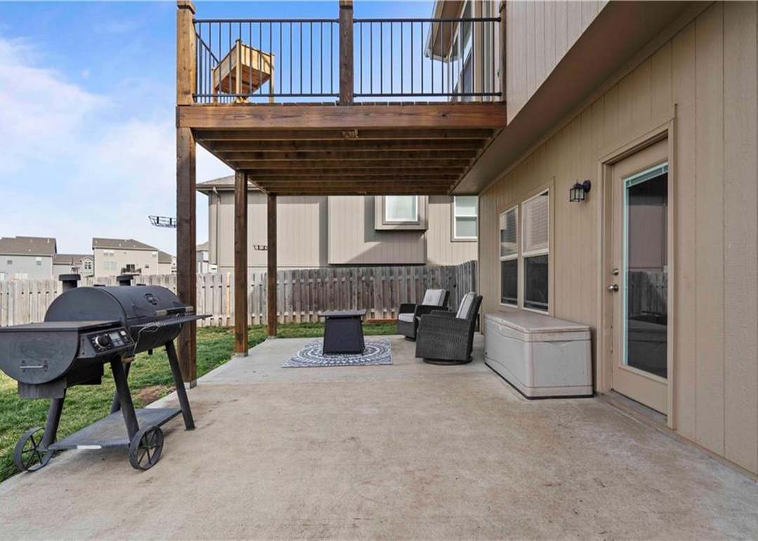 1324 N 160th Terrace — photo 38