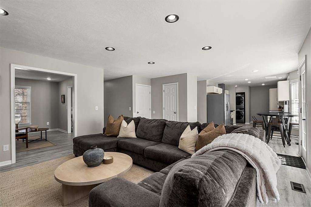 13321 W 112th Terrace — photo 5