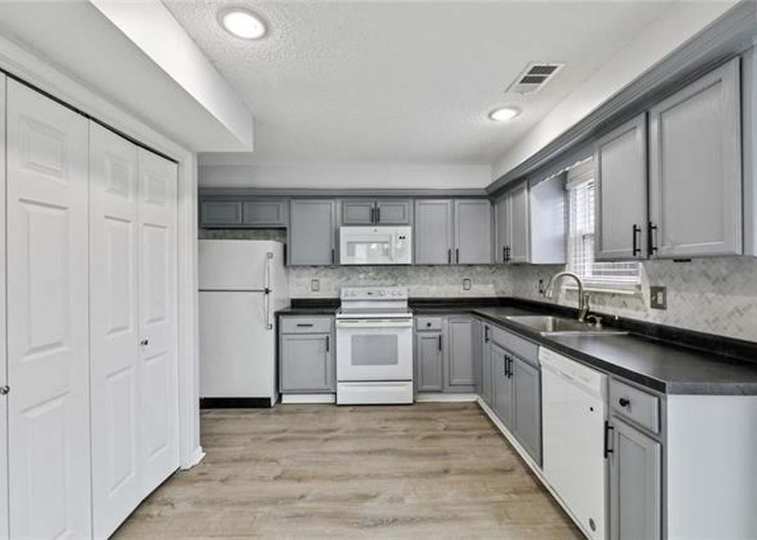 13408 W 102nd Street — photo 11