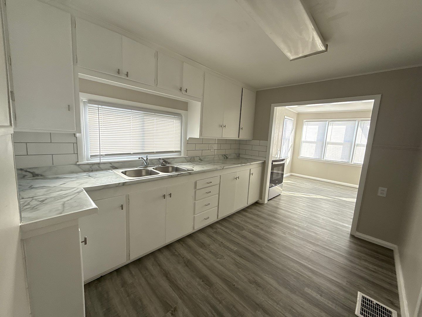 137 N White Avenue — photo 3