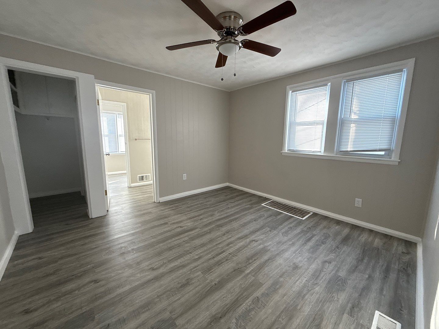 137 N White Avenue — photo 5