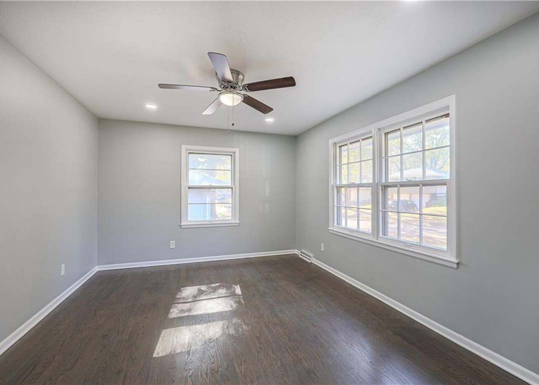 13723 Parker Avenue — photo 12