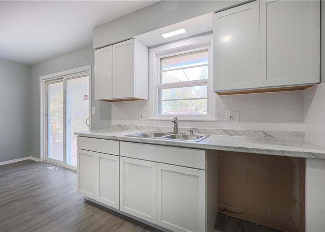 13723 Parker Avenue — photo 16