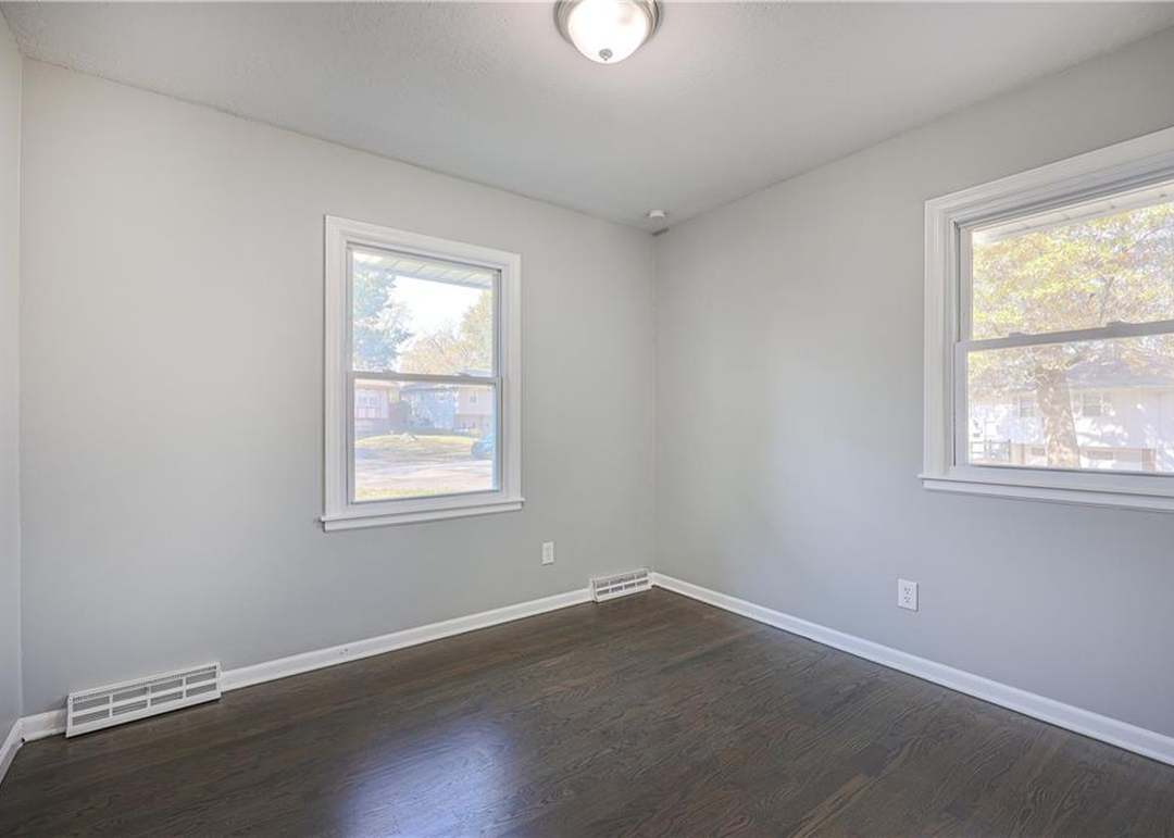 13723 Parker Avenue — photo 19