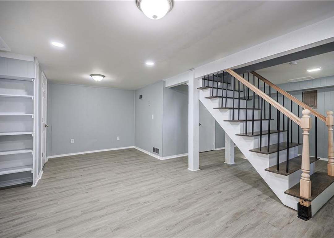 13723 Parker Avenue — photo 24