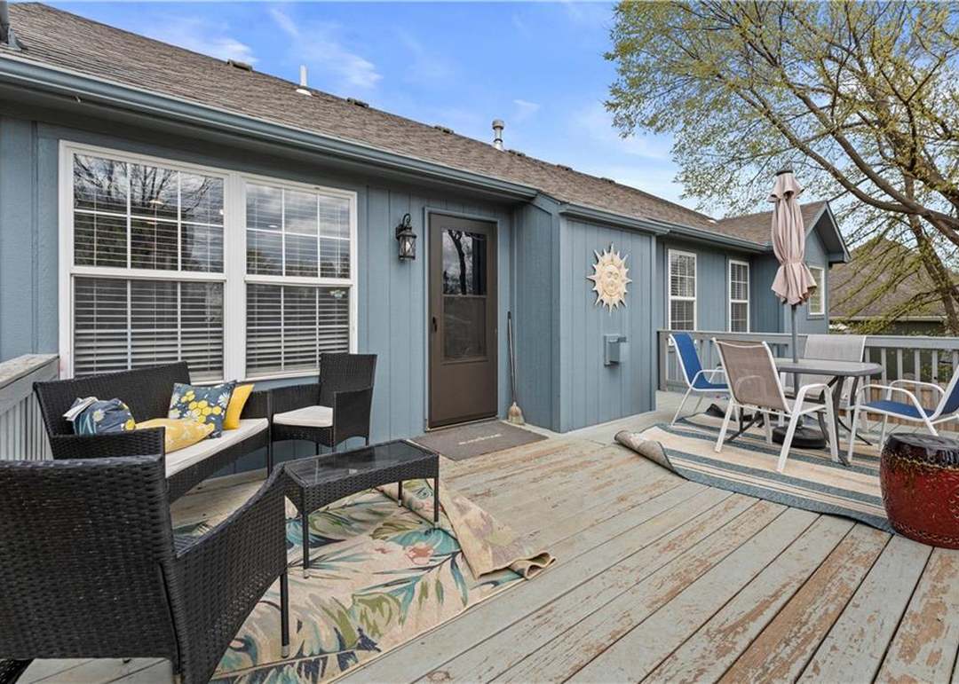 13733 Lawrence Avenue — photo 5