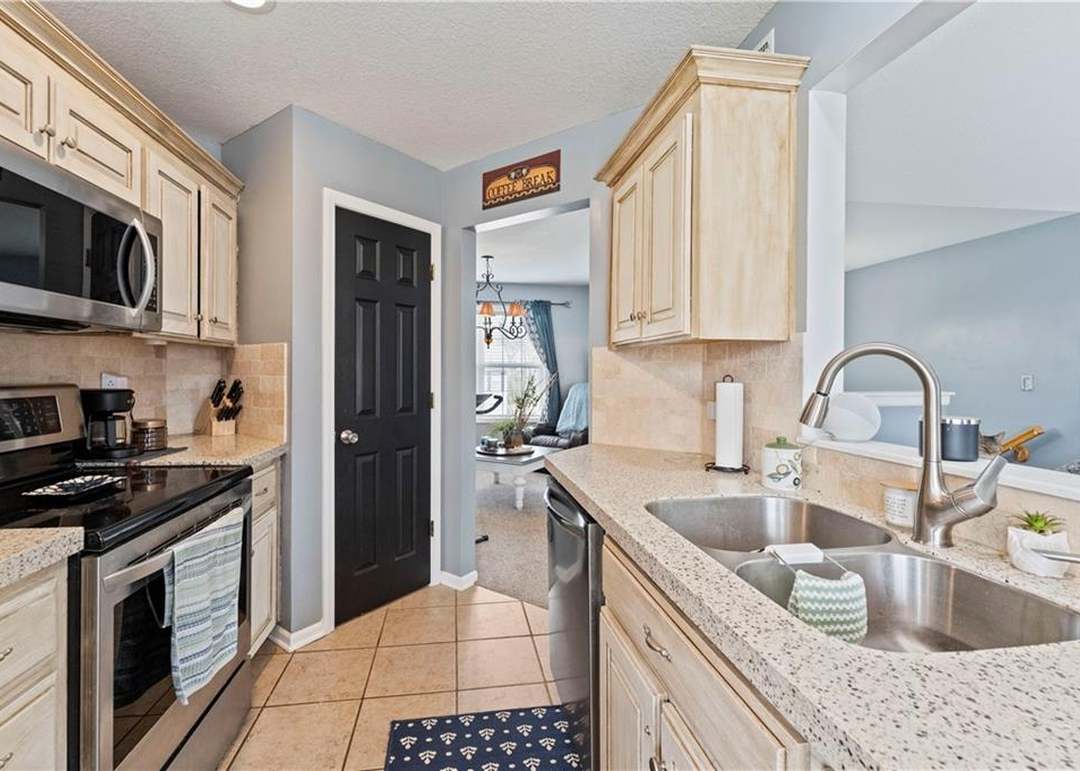13733 Lawrence Avenue — photo 6