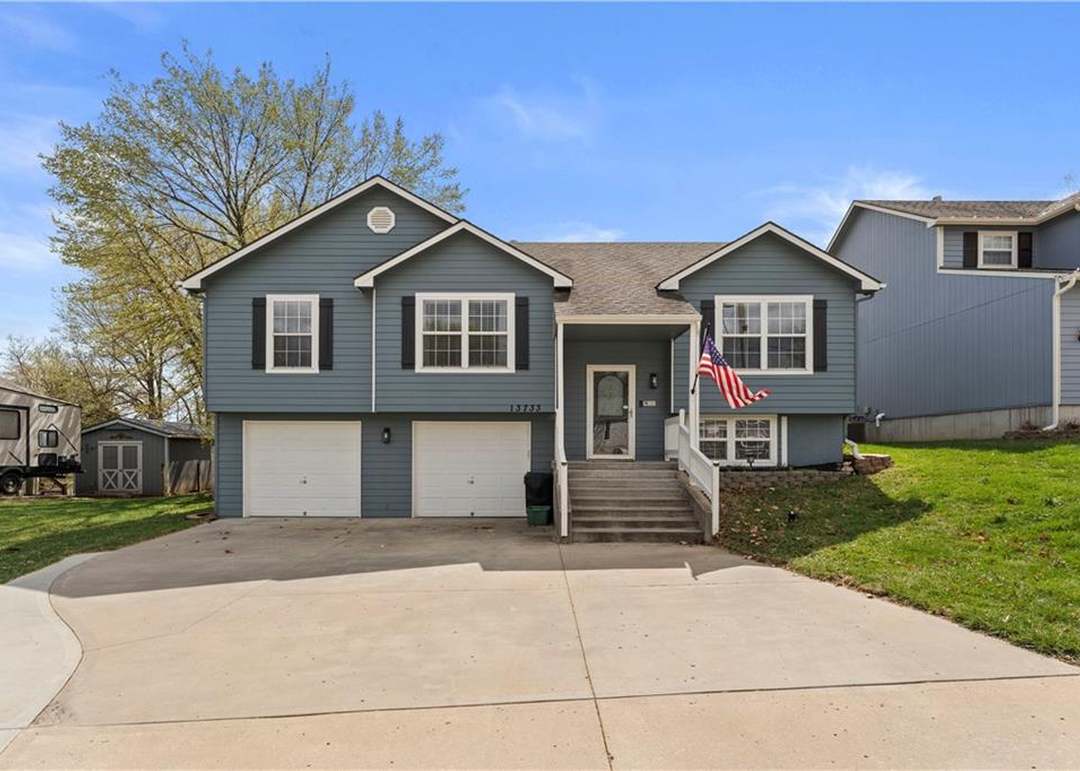 13733 Lawrence Avenue — photo 8