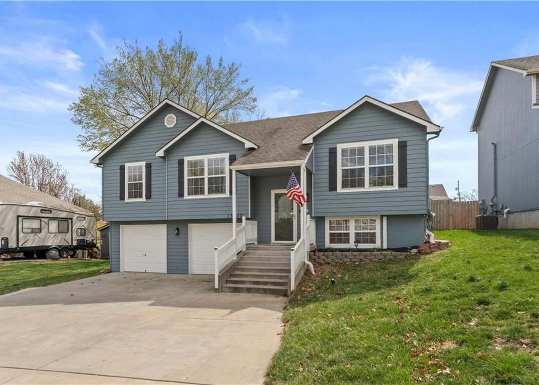 13733 Lawrence Avenue — photo 9
