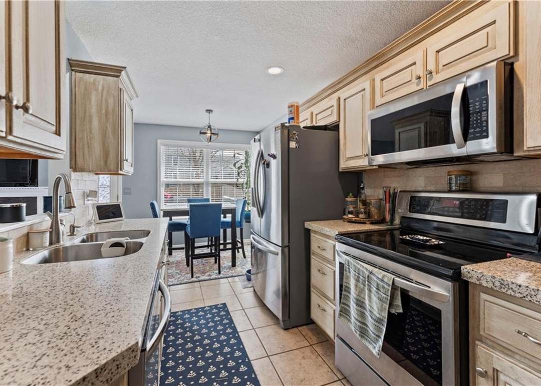 13733 Lawrence Avenue — photo 14