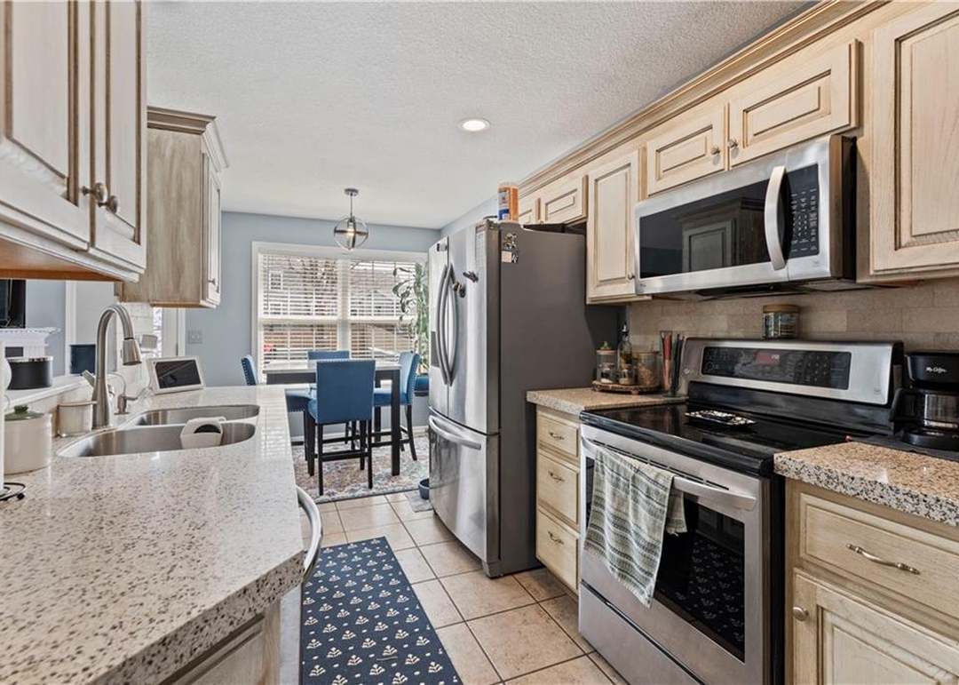 13733 Lawrence Avenue — photo 15