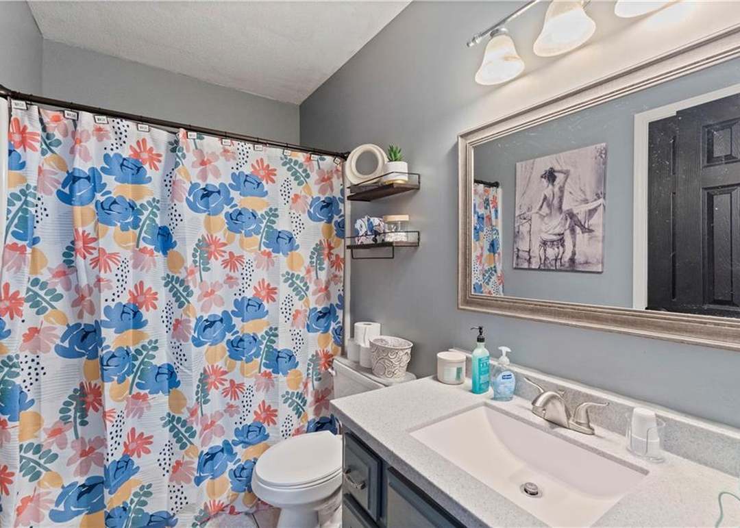 13733 Lawrence Avenue — photo 19