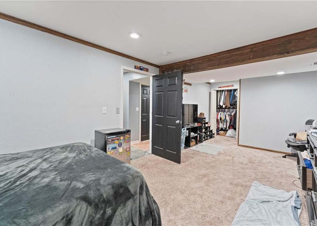 13733 Lawrence Avenue — photo 23