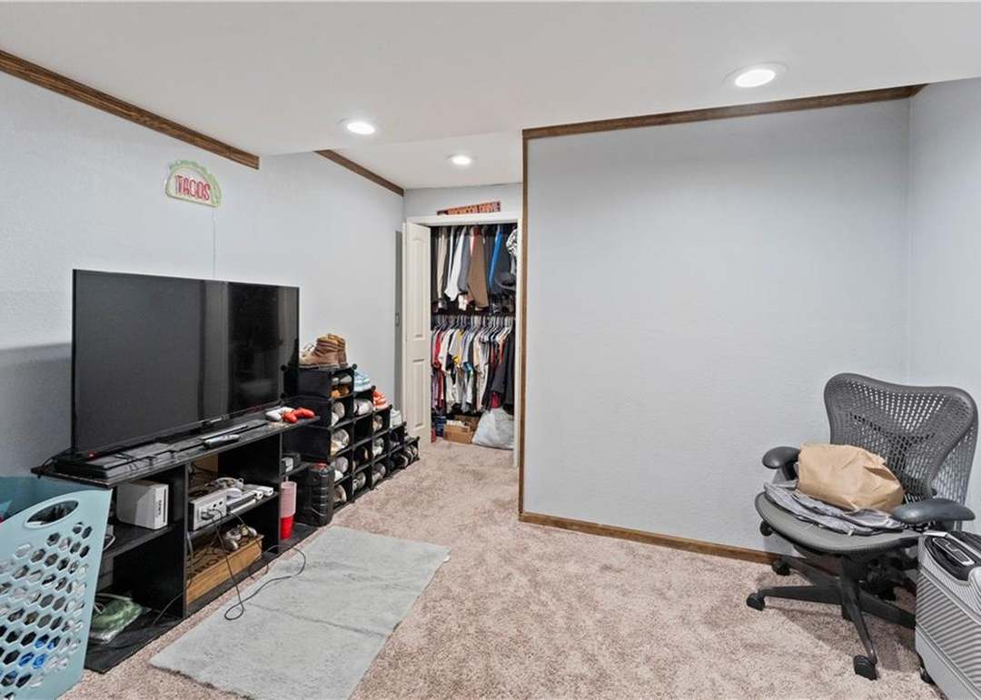13733 Lawrence Avenue — photo 24