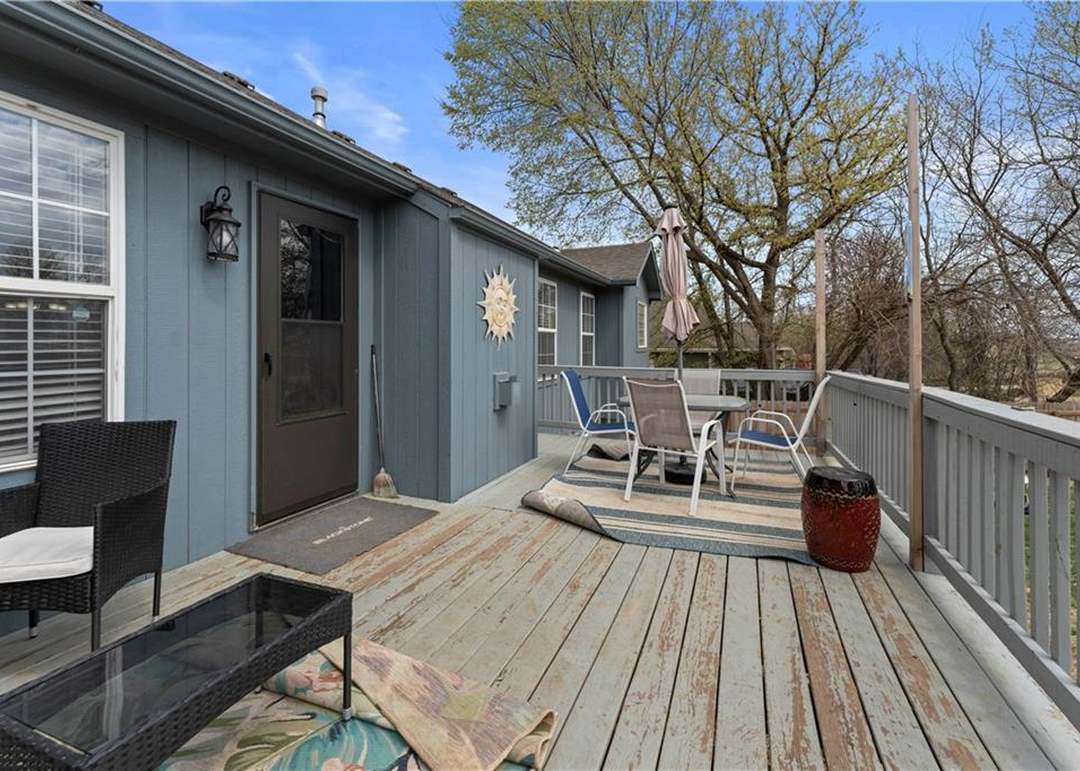 13733 Lawrence Avenue — photo 29