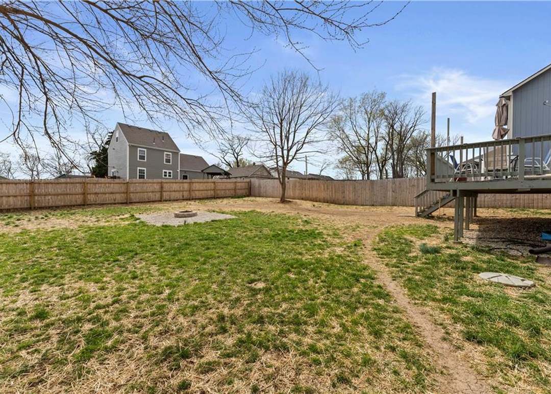 13733 Lawrence Avenue — photo 30