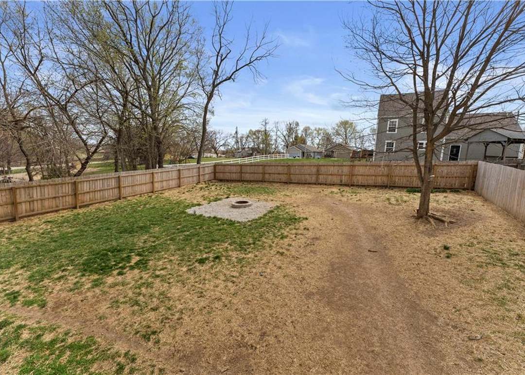 13733 Lawrence Avenue — photo 31