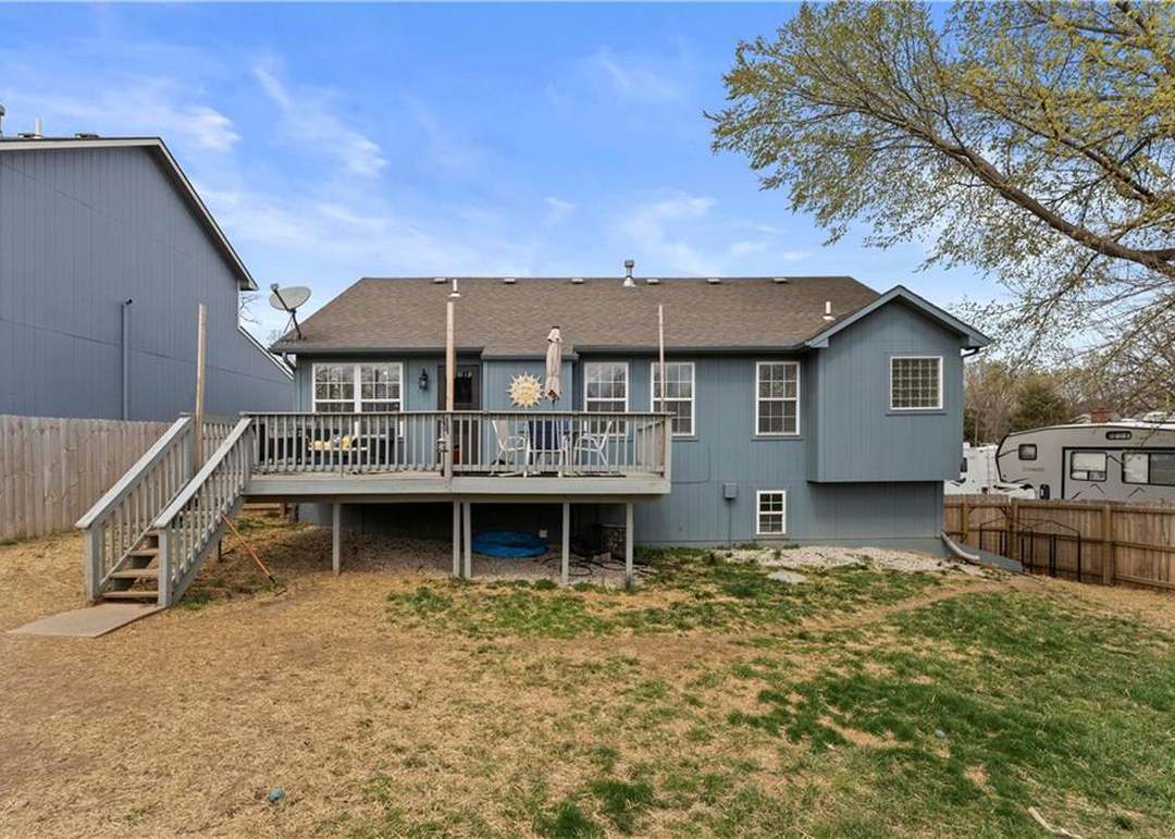 13733 Lawrence Avenue — photo 33