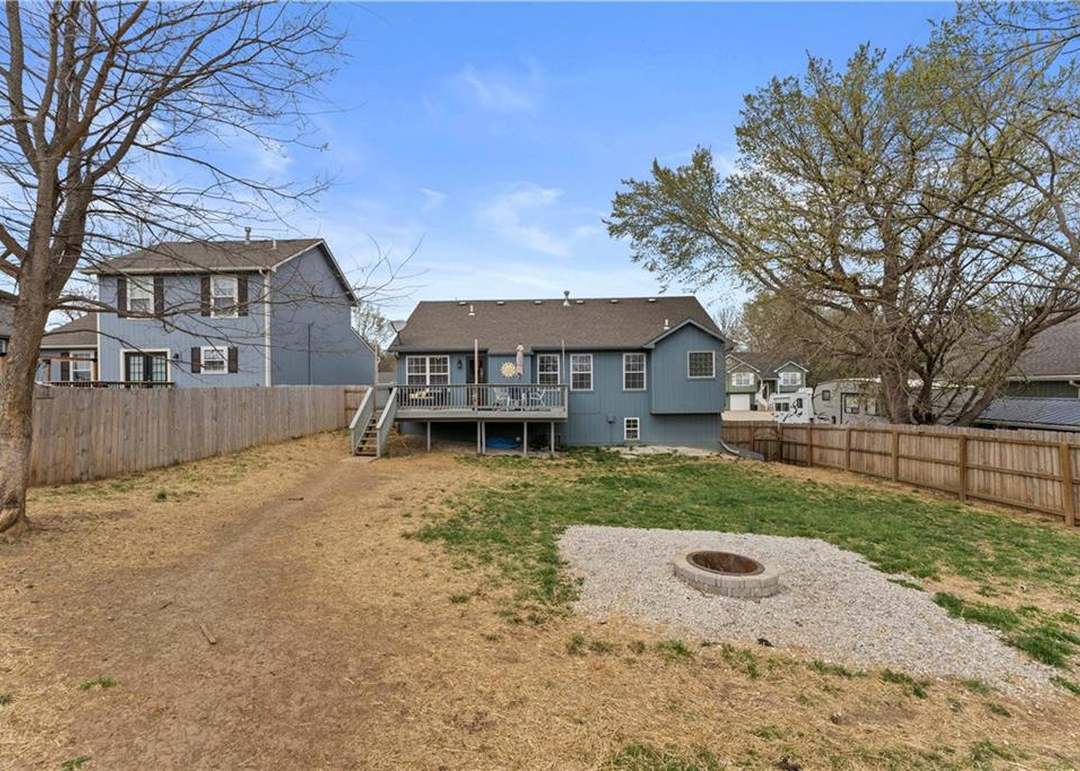 13733 Lawrence Avenue — photo 35