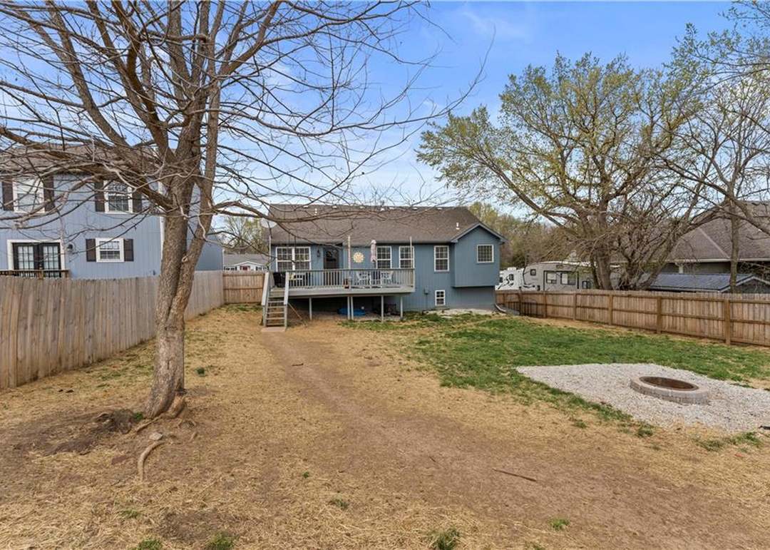 13733 Lawrence Avenue — photo 36