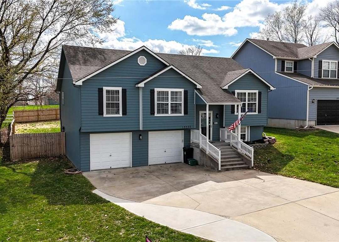 13733 Lawrence Avenue — photo 37