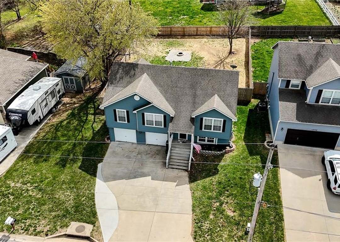 13733 Lawrence Avenue — photo 40