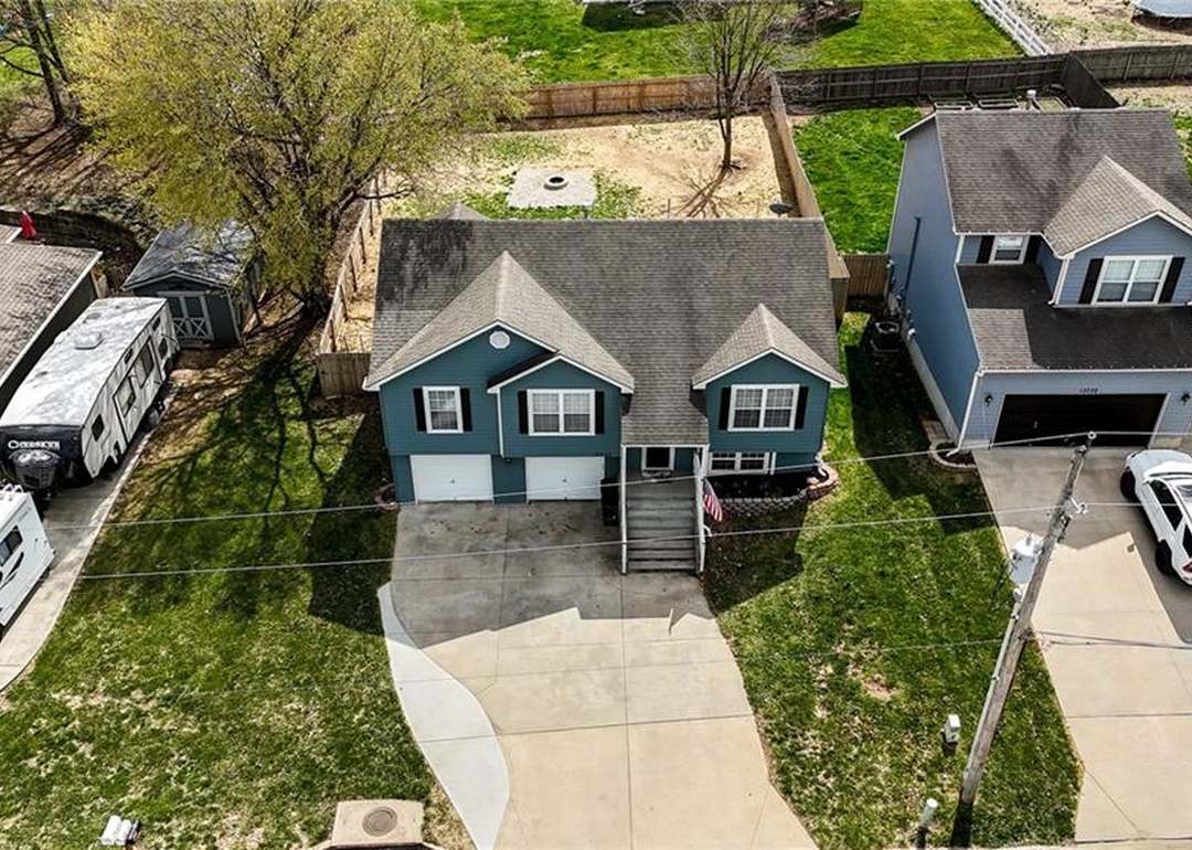13733 Lawrence Avenue — photo 41