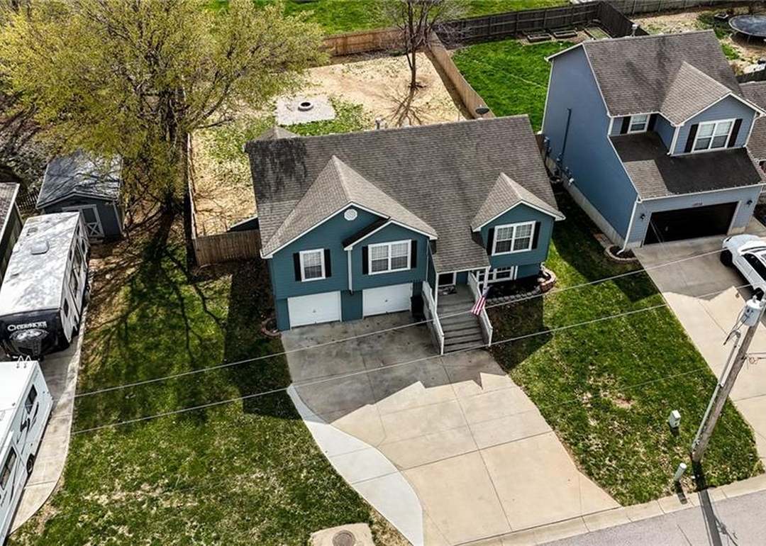 13733 Lawrence Avenue — photo 42