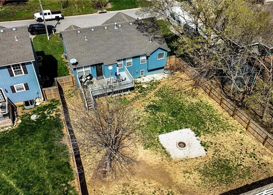 13733 Lawrence Avenue — photo 43