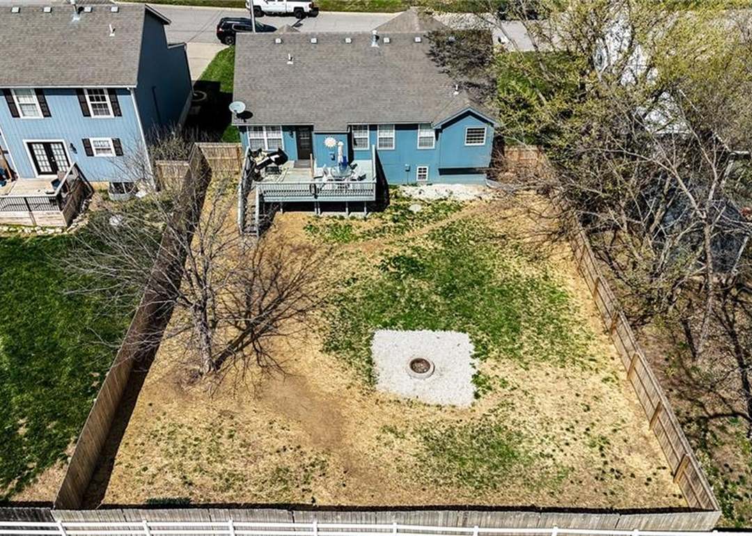 13733 Lawrence Avenue — photo 44