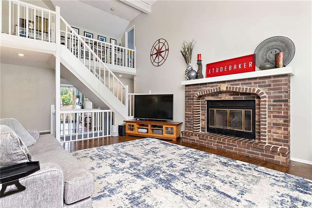 13808 W 77th Terrace — photo 3