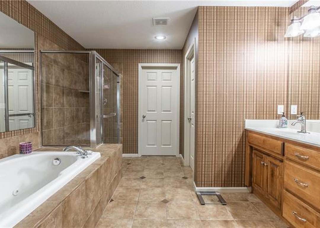 13943 S Summit Street — photo 5