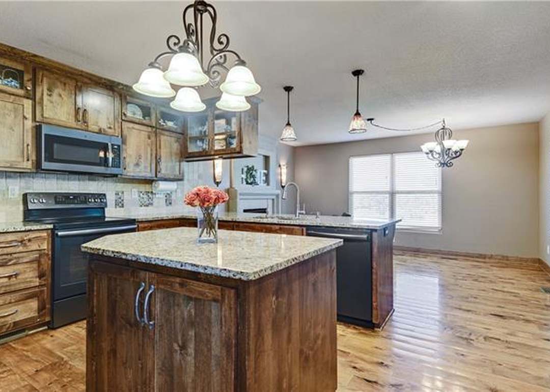 1402 WHISPERING RIDGE — photo 2