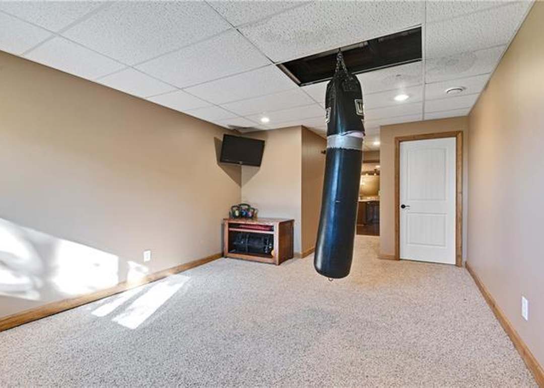 1402 WHISPERING RIDGE — photo 3