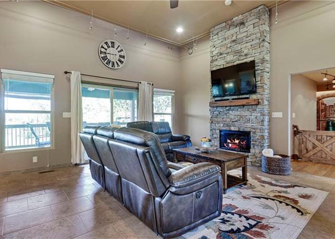 1402 WHISPERING RIDGE — photo 9