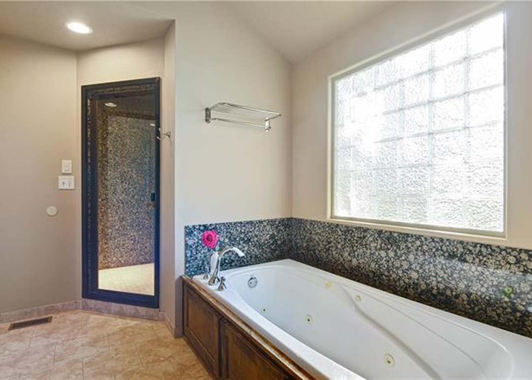 1402 WHISPERING RIDGE — photo 22