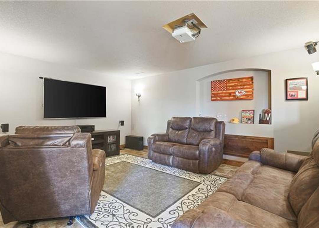 1402 WHISPERING RIDGE — photo 30