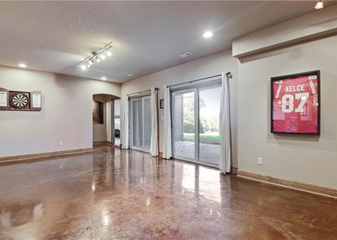 1402 WHISPERING RIDGE — photo 31