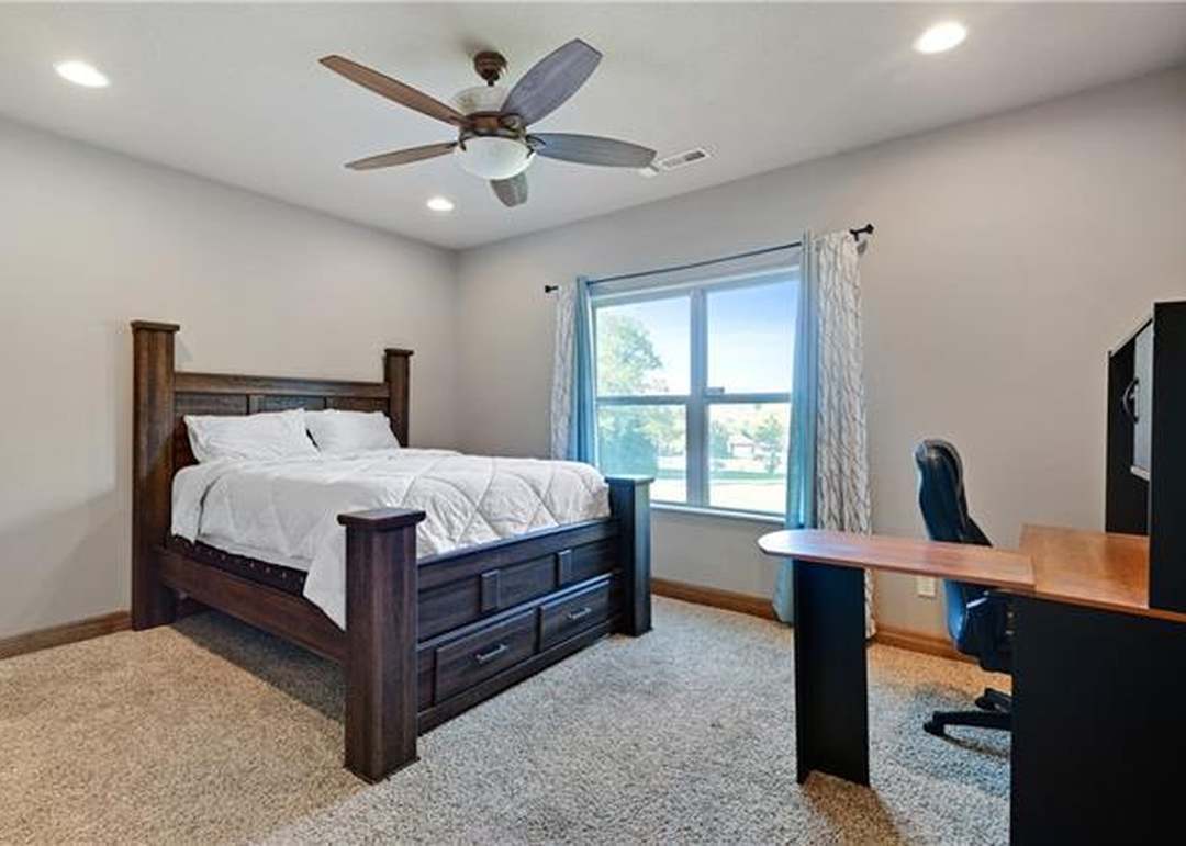 1402 WHISPERING RIDGE — photo 32