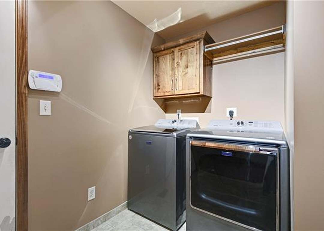 1402 WHISPERING RIDGE — photo 35