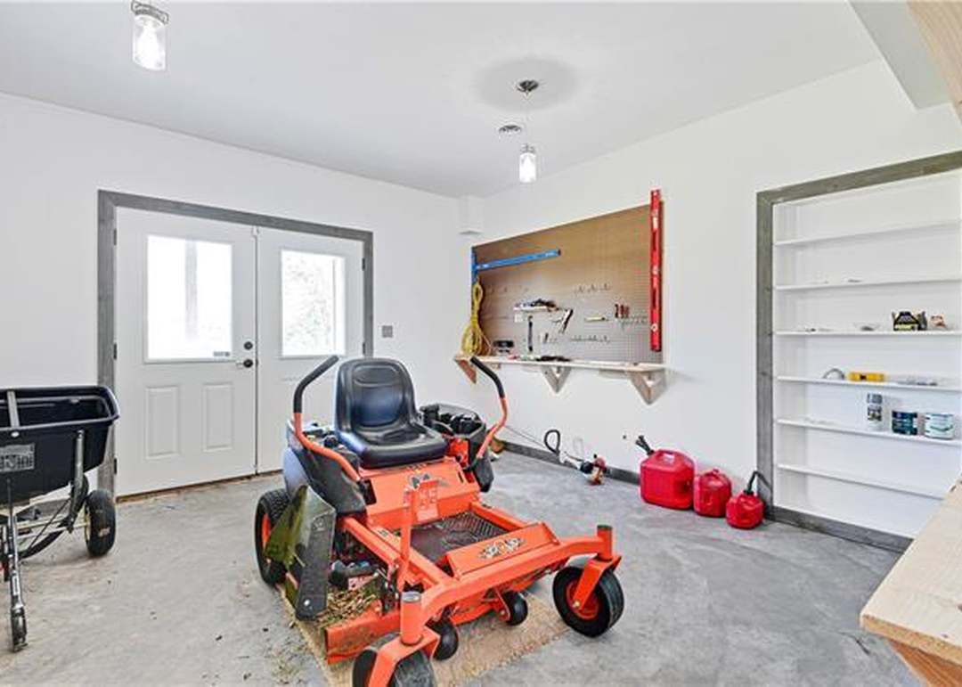 1402 WHISPERING RIDGE — photo 37