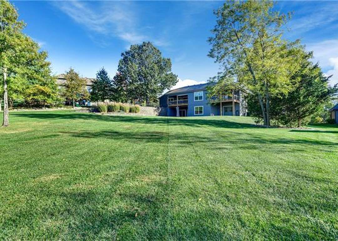 1402 WHISPERING RIDGE — photo 40