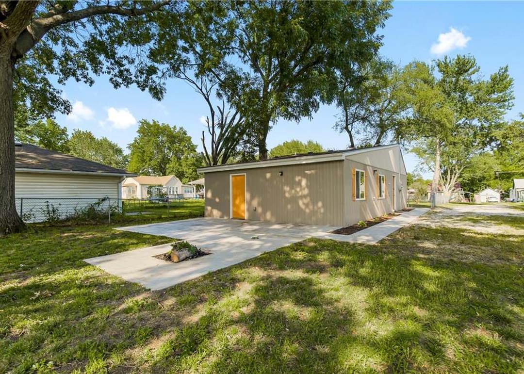 1404 S Butler Drive — photo 9