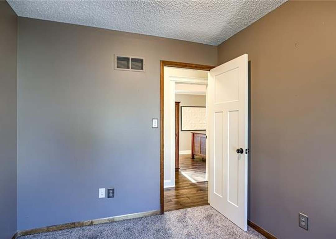 1409 SW Highland Drive — photo 17