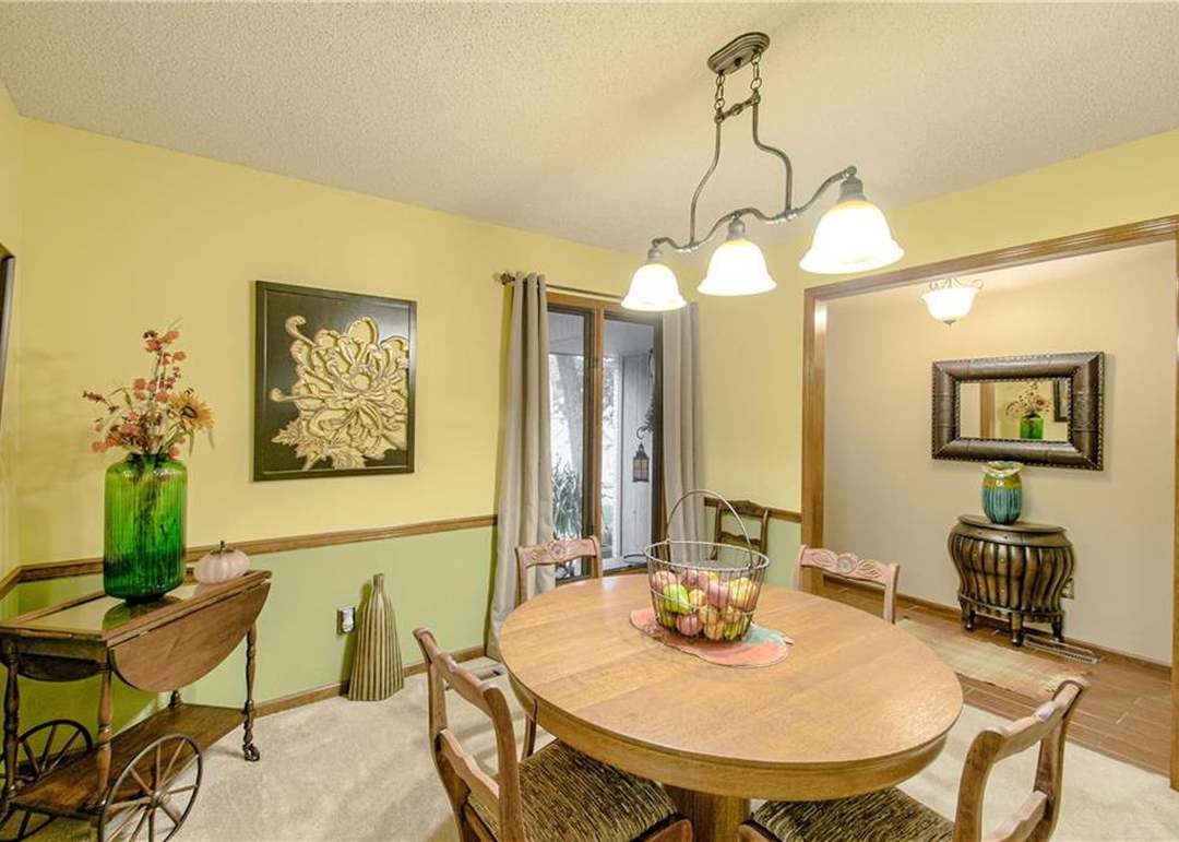 1413 NW FOXBORO Road — photo 2