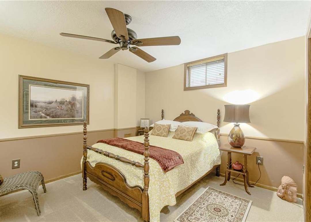 1413 NW FOXBORO Road — photo 3
