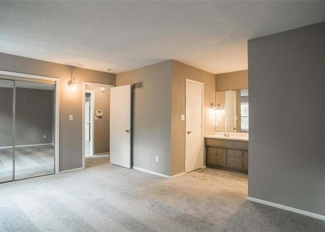 14601 W 90TH Terrace — photo 4