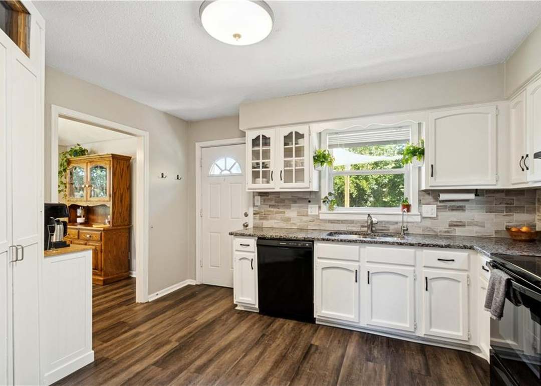 14701 Pine View Drive — photo 12