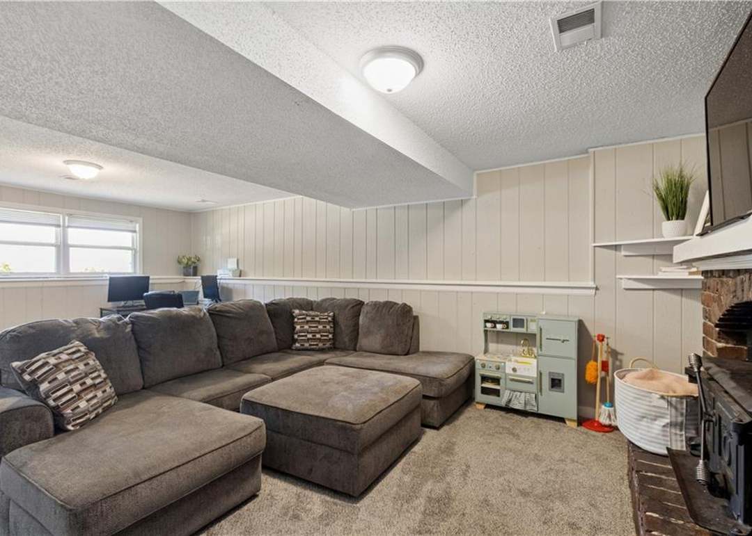 14701 Pine View Drive — photo 17